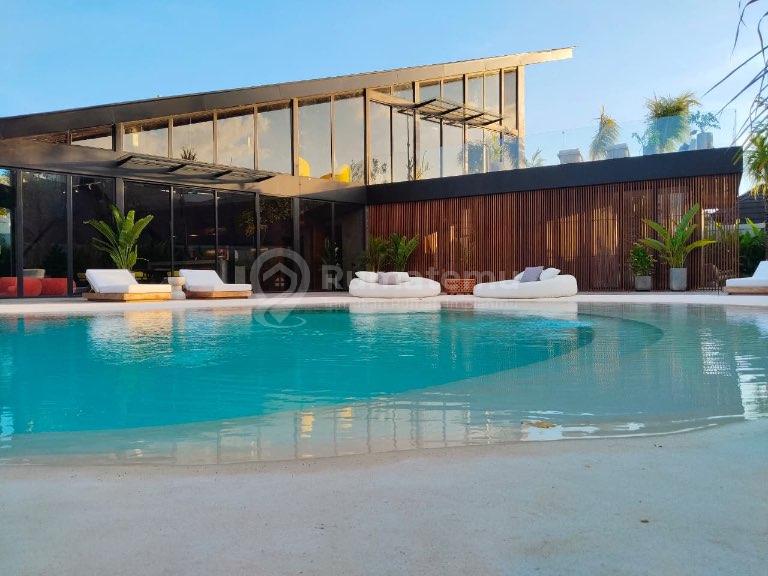 TROPICAL LUXURY 5 BEDROOMS VILLA LOCATED A HEART OF BATU BOLONG CANGGU