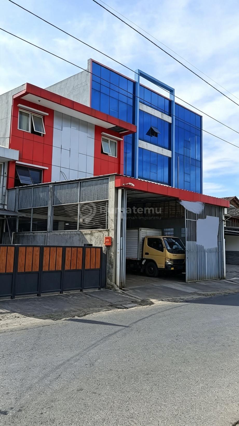 Dijual ruko BU gandeng connect di Kelapa Dua cocok untuk dijadikan tempat usaha, Kebon Jeruk
