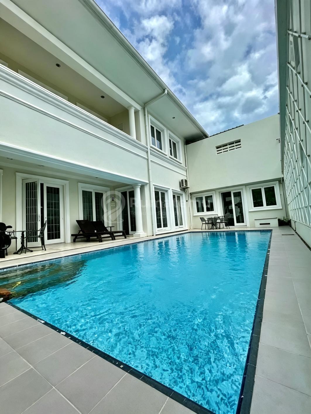 Rumah Mewah Pondok Indah Semi Furnish Kolam Renang 6 Br