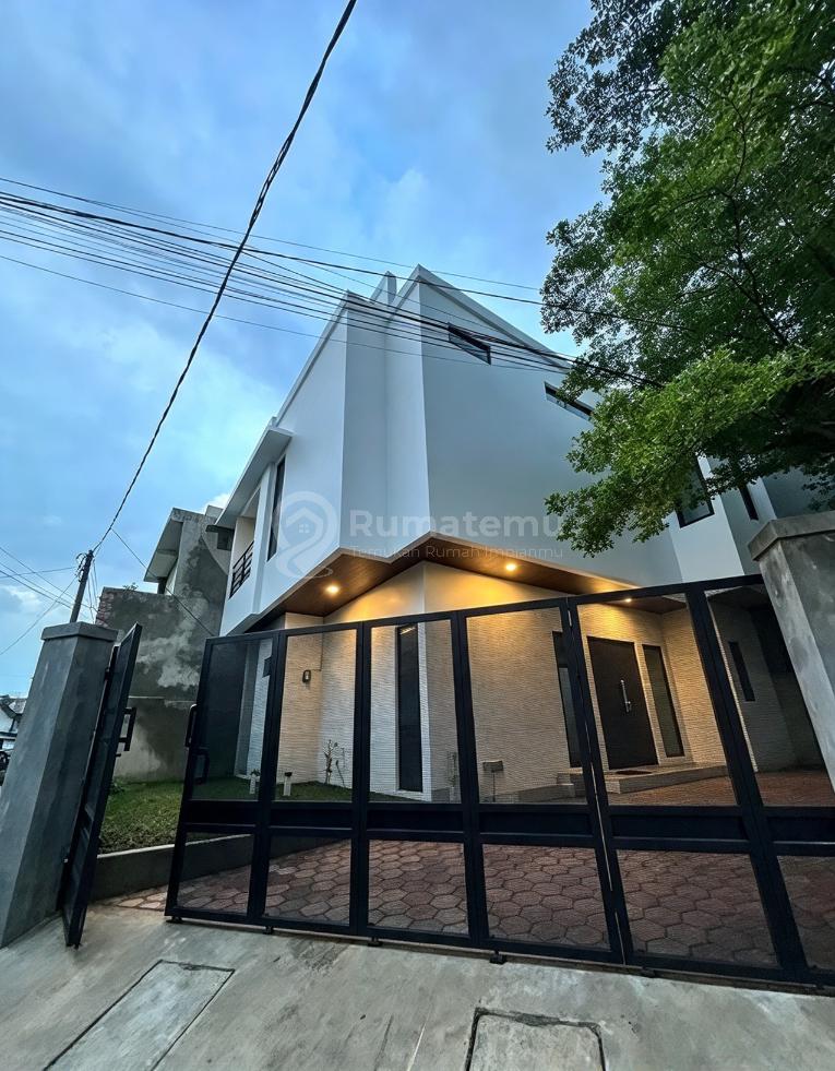 Bebas Banjir, Rumah, 2 Lantai, bisa KPR