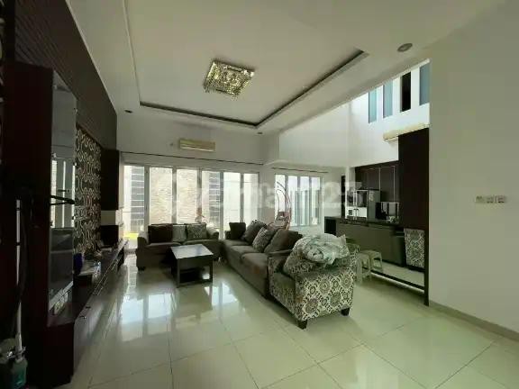 Disewakan Rumah Mewah Taman Telaga Golf Bsd