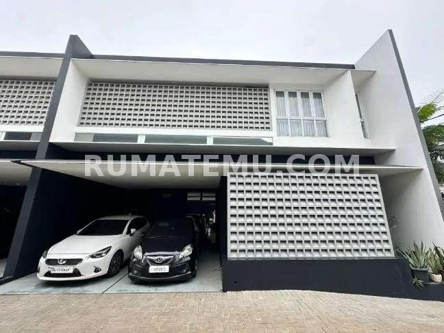 Dijual Rumah  2  Lantai di Caman Jakasampurna Bekasi Barat