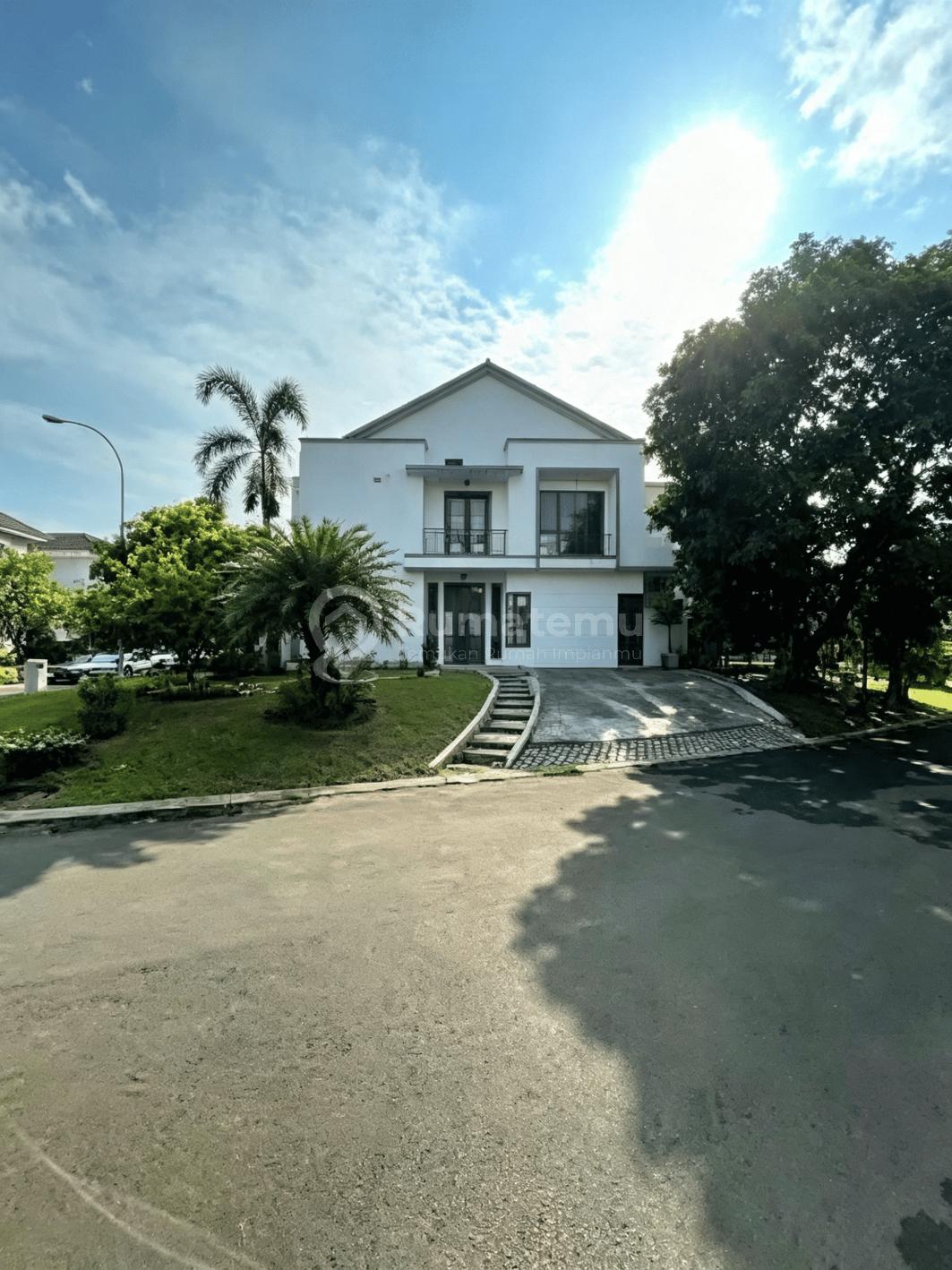 Rumah Hook 2 Lantai Strategis Cluster Favorit Siap Nego
