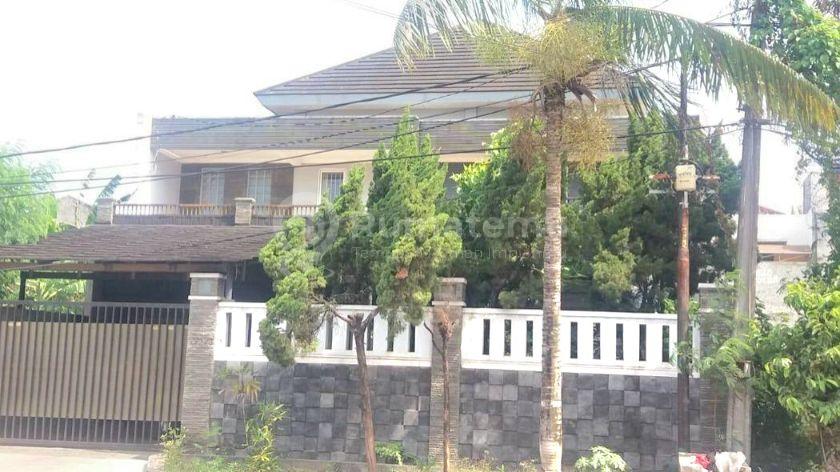 Rumah Mewah 2,5 Lantai di Billy Moon Pondok Kelapa, LT 300 m² LB 500 m², Lift, Garasi + Carport 4 Mobil