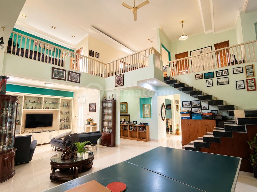 RUMAH TAMAN ARIES DESIGN ARTISTIK FULL FURNISH JAKARTA BARAT