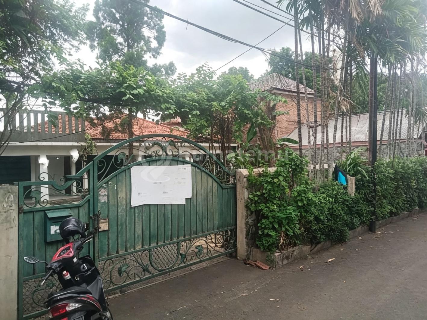Dijual rumah dengan suasan asri dan nyaman berada di Kemang, Bangka Mampang Prapatan, Jakarta Selatan