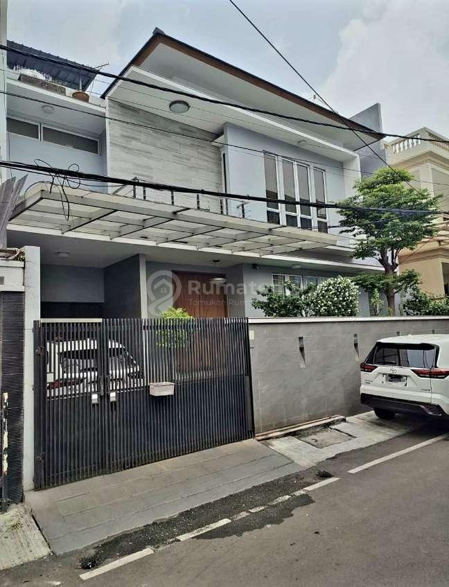 Rumah di Cempaka Putih Tengah Jakarta Pusat