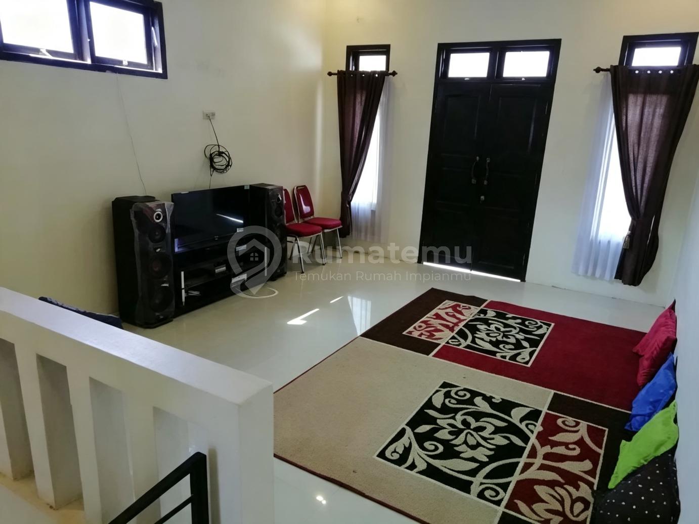 Villa Asri Bersih Terawat 2 Lantai di Pedesaan