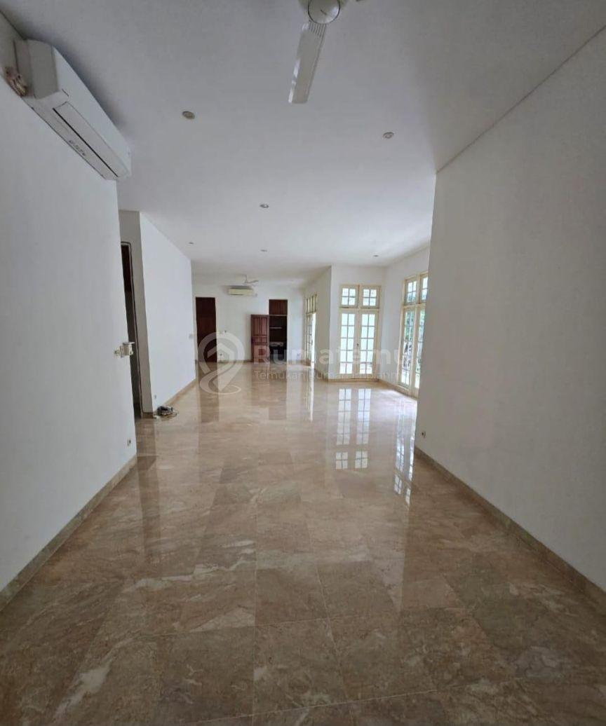 DIJUAL RUMAH SELANTAI DI DAERAH KEBAYORAN BARU