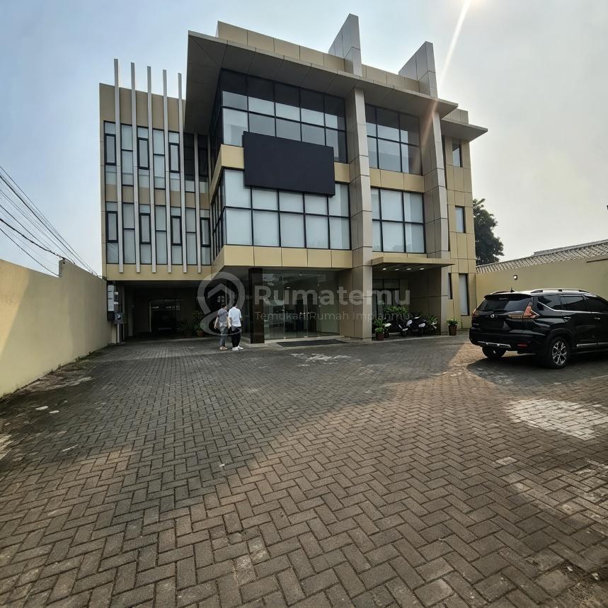 Dijual Gedung Komersial Lokasi Strategis Harga Menarik di Bintaro