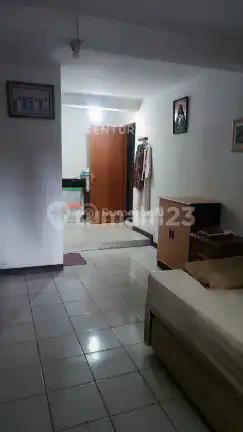 Jual Cepat! Rumah dan Kos Hanya 5 Menit ke Stasiun dan Gerbang To