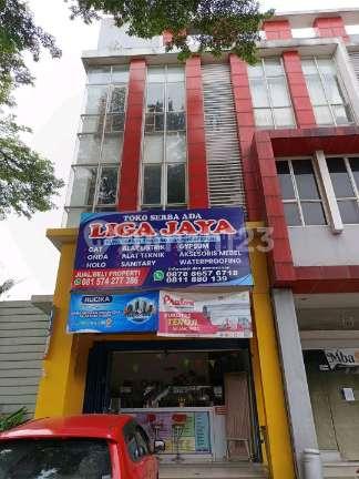 Disewakan Toko Bangunan di Gading Serpong, Lengkap dengan Rak Penyimpanan Barang, Depan Jalan Raya
