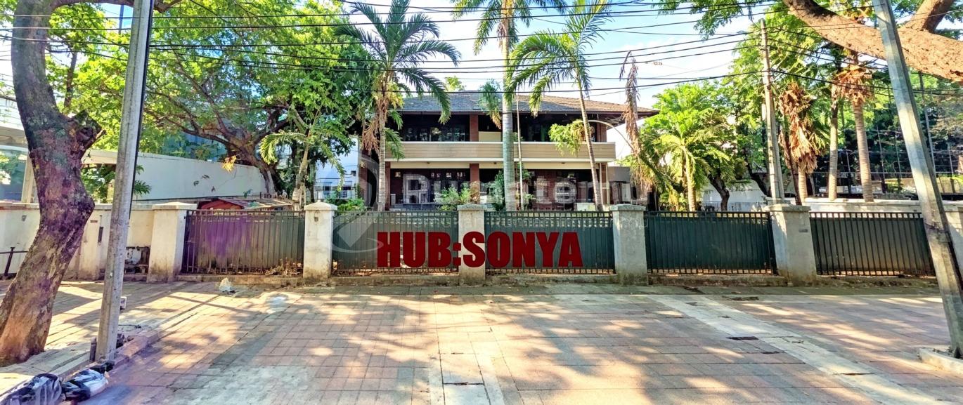 Rumah Tomang. 2 Lantai.25x43. Jalan Raya 3 Mobil