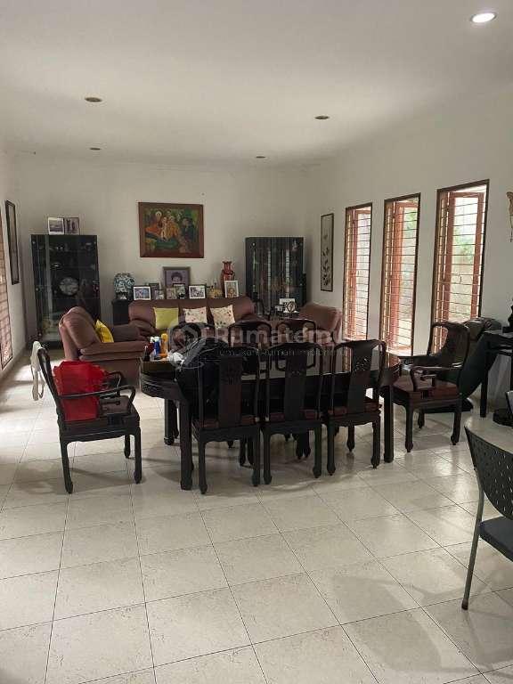 Jual rumah minimalis dan modern berada di Cilandak Barat, Jakarta Selatan