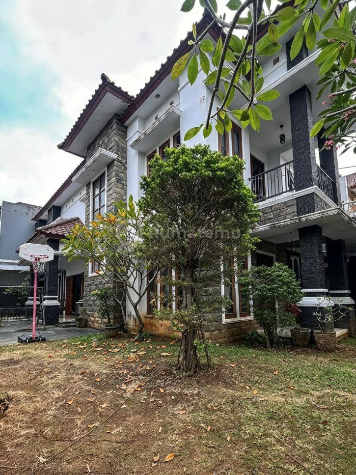 Dijual Rumah Hoek Modern Tropis Siap Huni Lokasi Strategis di Cempaka Putih S9698