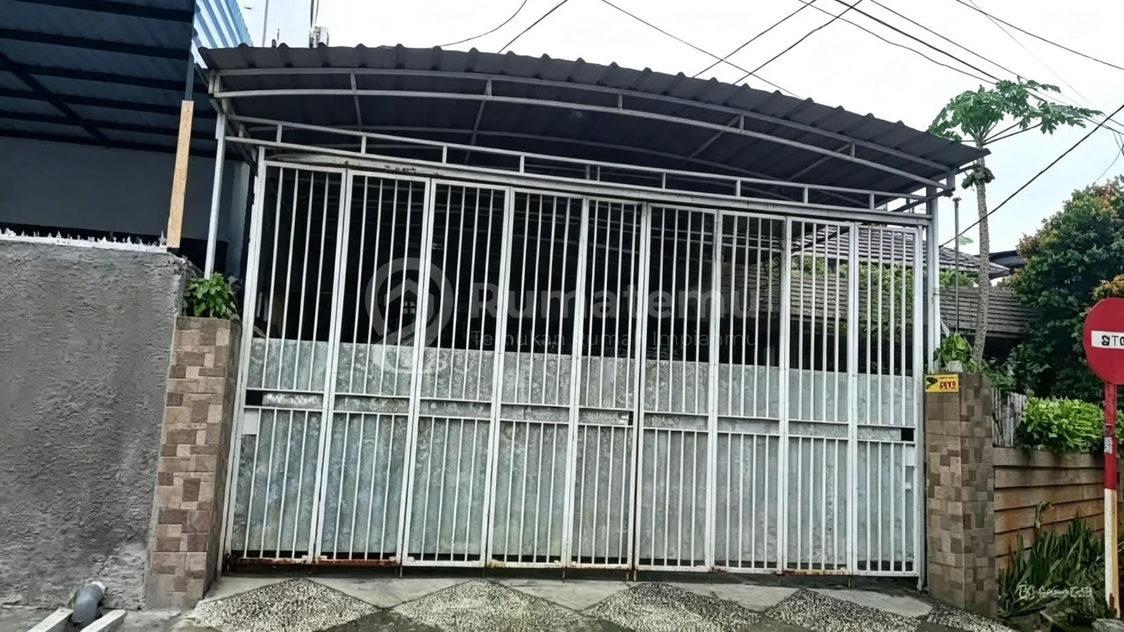 Bisnis Kos-Kosan Tomang! 22 Kamar + Rumah Tinggal, Dekat Kampus Trisakti/Untar, Jual 10M!