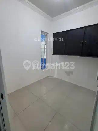 Rumah Cantik Lokasi Strategis Semi Furnished Nyaman untuk Hunian