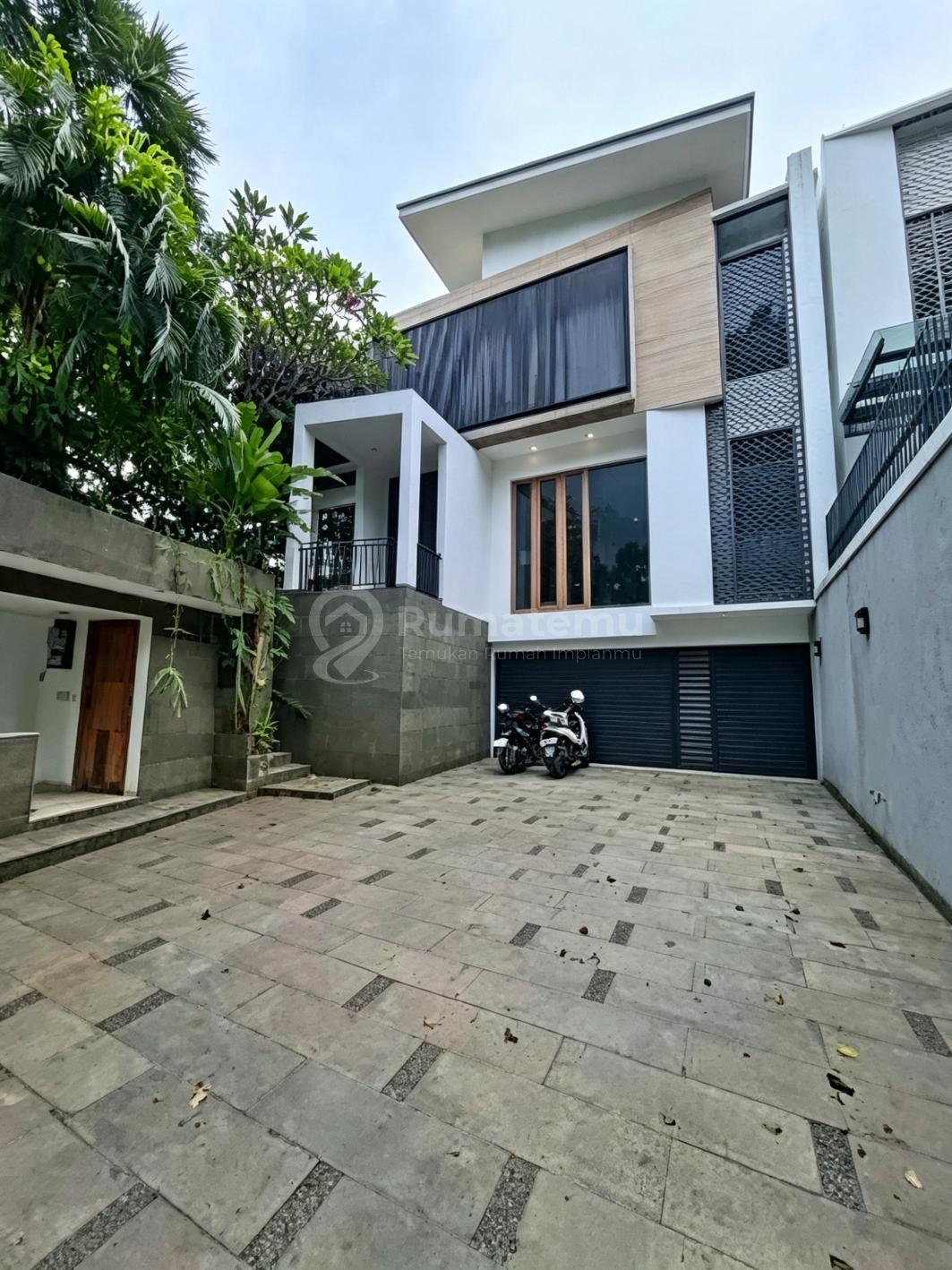 Kuningan - Jaya Mandala Jakarta [Rumah]: 2Lt-Swimming Pool-Garden