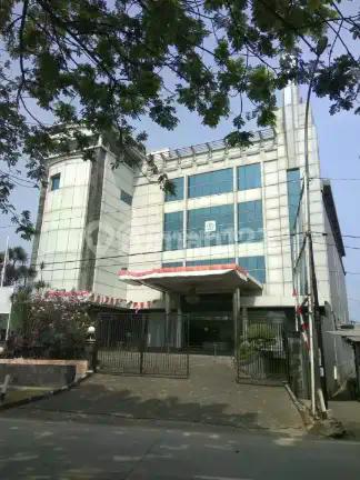 Gedung Siap Pakai Strategis Pinggir Jalan Raya