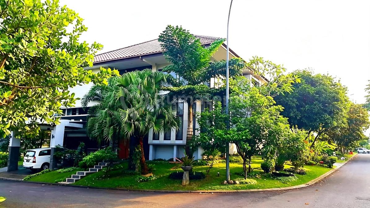 Disewakan Rumah Modern The Green BSD City Semi Furnish Depan Taman