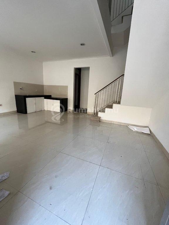 Disewakan Rumah TOWNHOUSE PIK2 bagus siap huni brand new