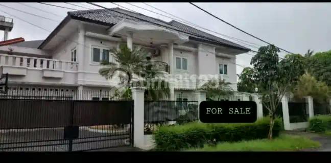 Rumah 2 Lantai Strategis Semi Furnish Design Istimewa
