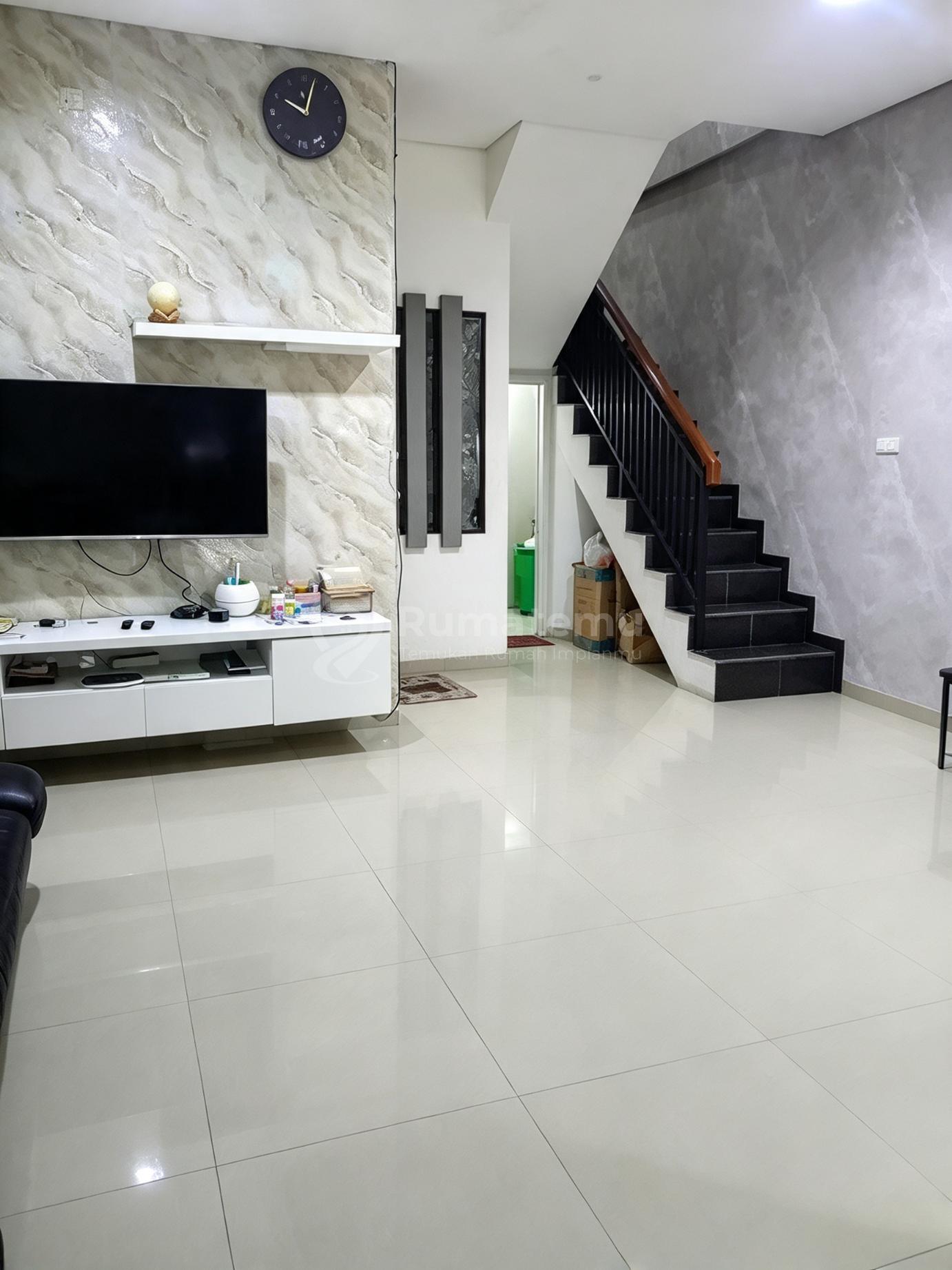 Dijual Rumah 2 Lantai Siap Huni Lokasi Strategis di Sumur Batu Kemayoran S9746