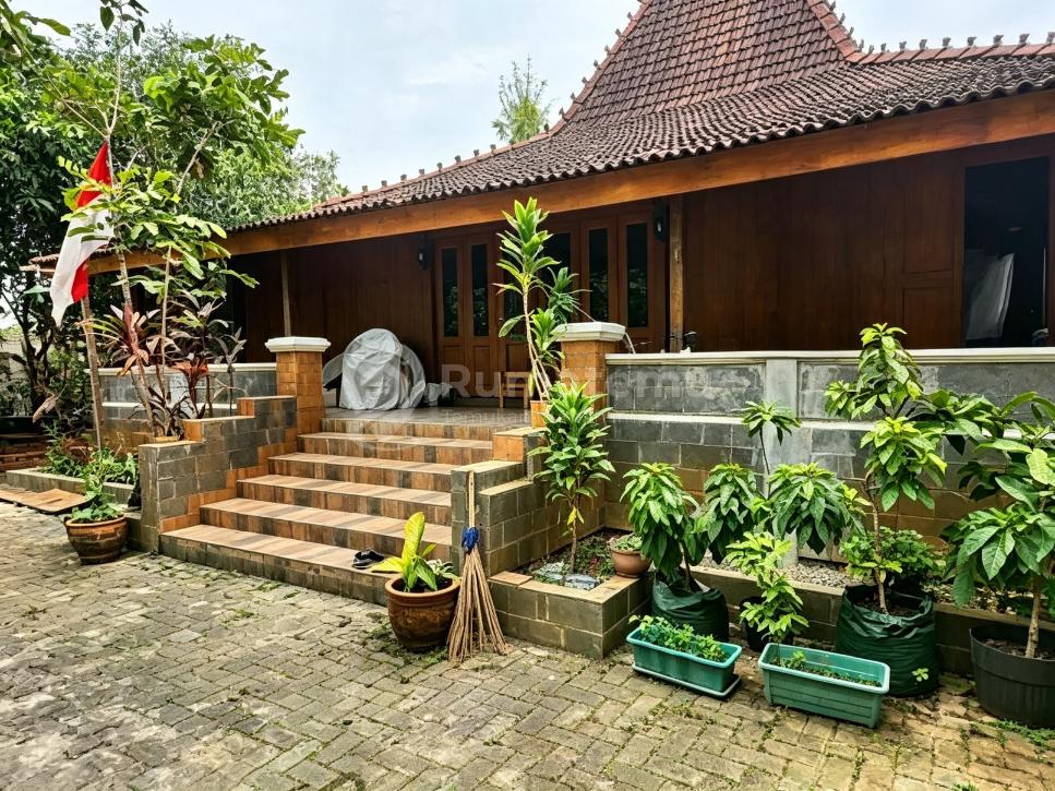 Dijual Tanah bonus nya rumah Joglo di bintaro