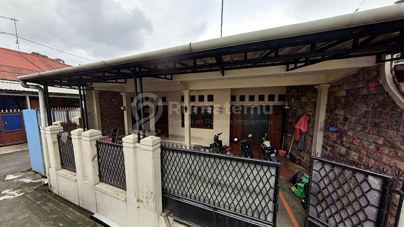Disewakan rumah di perumahan Rancho Indah Garasi +karport 2 mobil Akses jalan 1.5 mobil, Tanjung Barat
