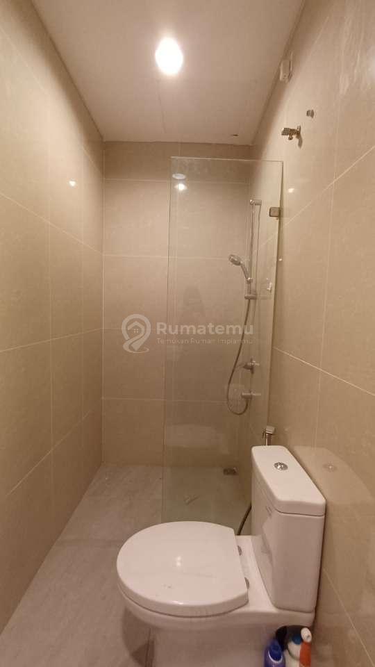 Dijual Cepat Rumah di The Riviera at Puri 8×18.