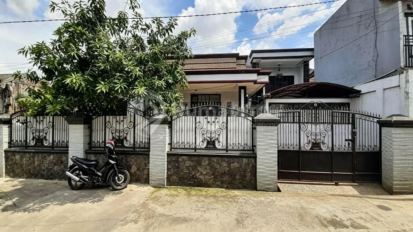 Jual RUMAH COCOK UNTUK PERGUDANGAN KONTRAKAN BU BEKASI,KAWASAN KOMERSIAL, DEKAT SUMMARECON.