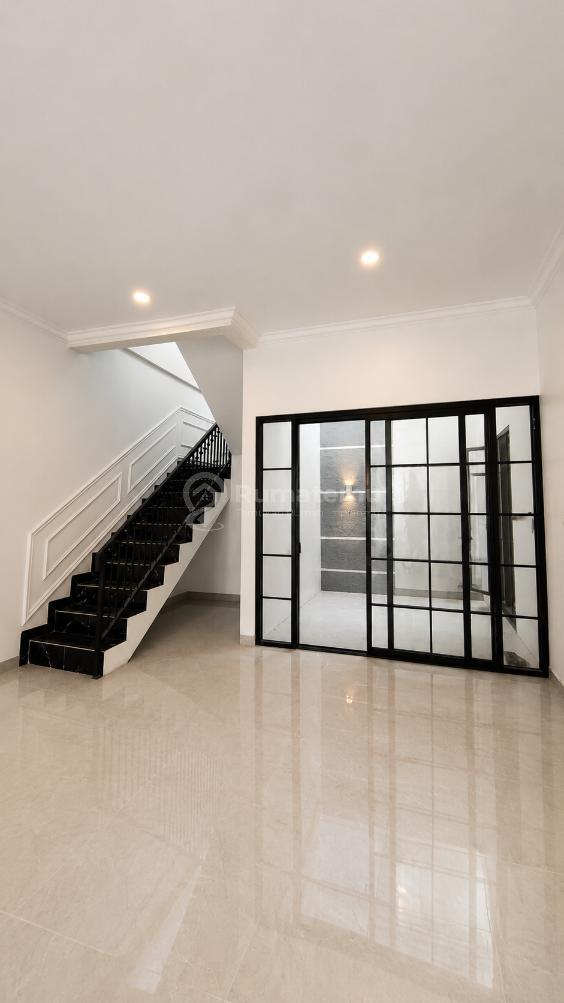RUMAH JOGLO BANGUNAN BARU DESIGN MODERN AMERIKA KLASIK JAKARTA BARAT