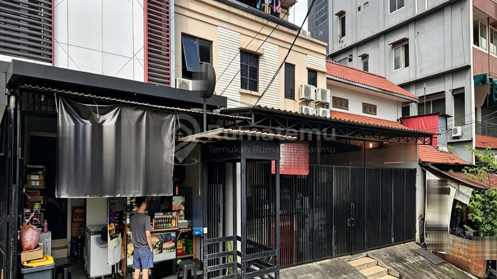 Dijual rumah kost Hadap Selatan Akses jalan 3 mobil lebih di area Bendungan Hilir, Tanah Abang, Jakarta
