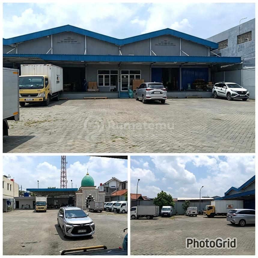 Gudang Dekat denga Gerbang Tol Cakung Timur, Depan Polsek Cakung Jl Raya Bekasi Cakung Jakarta Timur