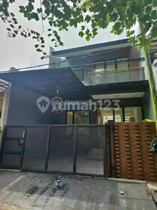 Dijual Rumah Sudah Rapi ada Taman di Kencana Loka BSD