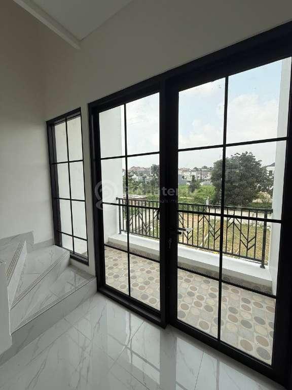 Rumah 2.5 Lantai di Kav.AL GDC Depok