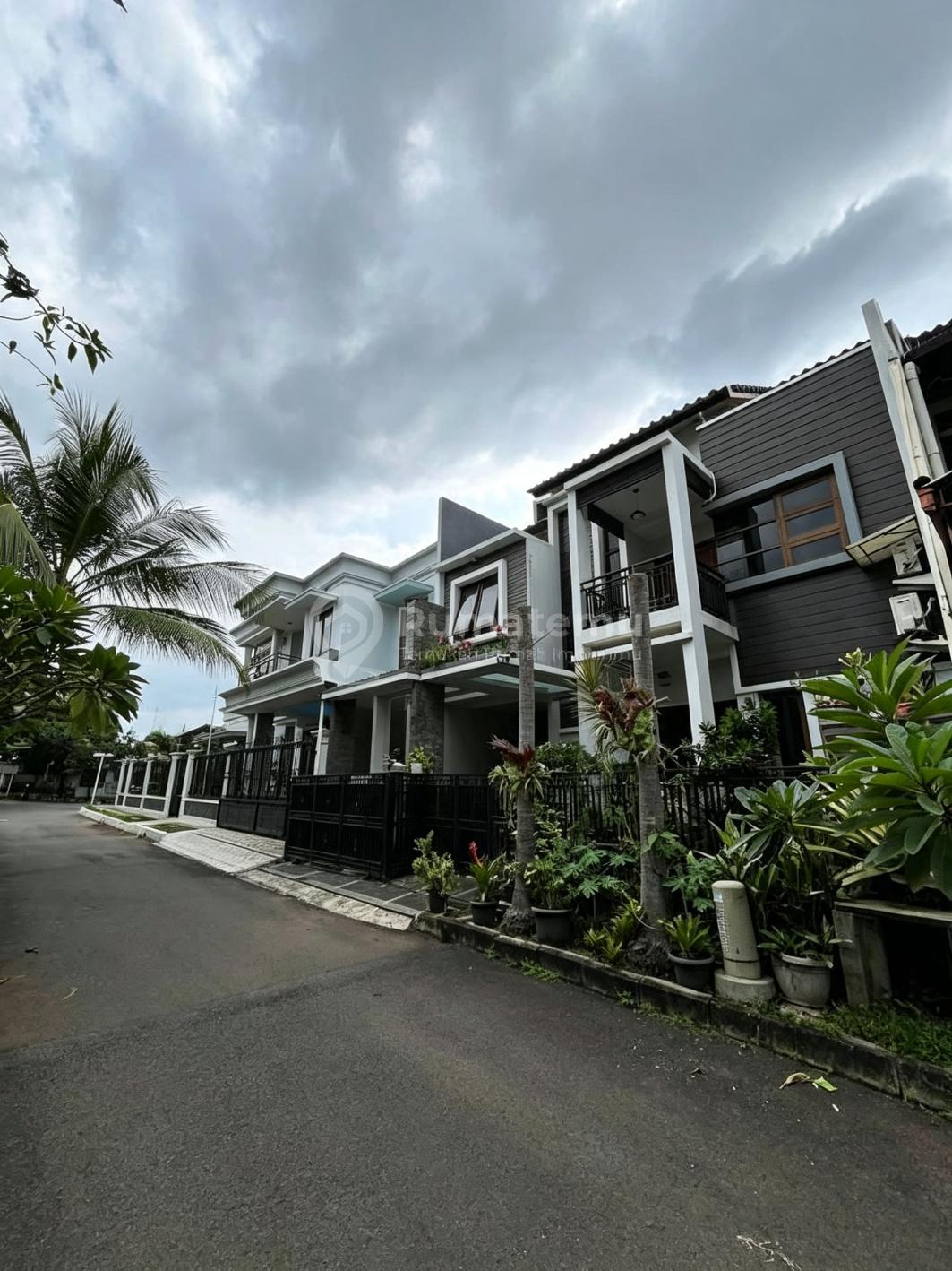 DIJUAL RUMAH dekat Mall AEON DI KOMPLEK MEWAH Lokasi di Tj Barat Lokasi Sangat Strategis