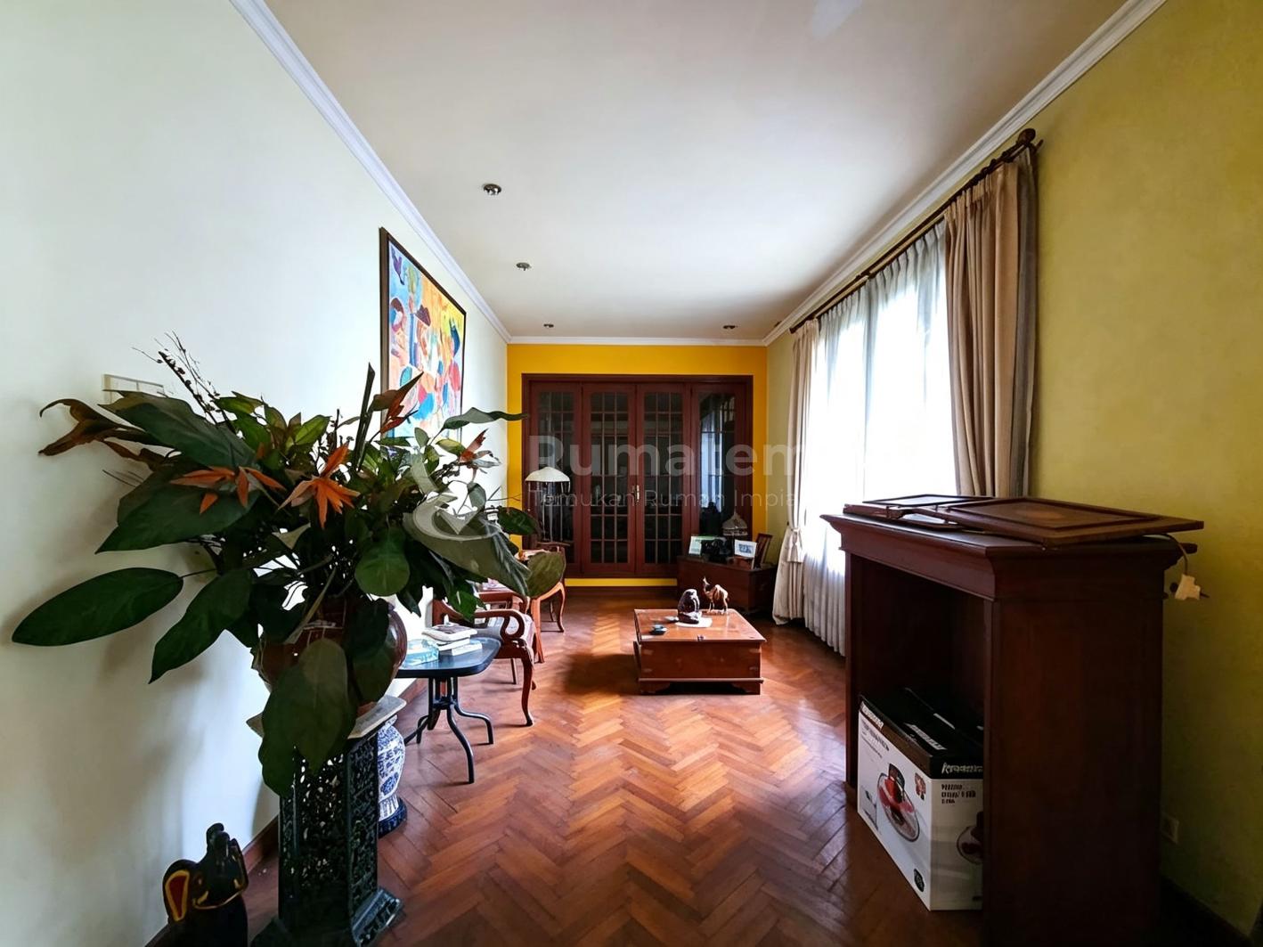 Jual Rumah Terdapat Garasi 2 Mobil di Cilandak, Jakarta Selatan