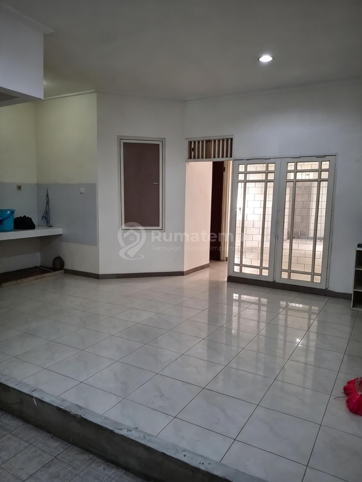 Rumah Ngantong - Taman Surya 2 - Jarang Ada - 1.5 Lantai - Hadap Barat SHM