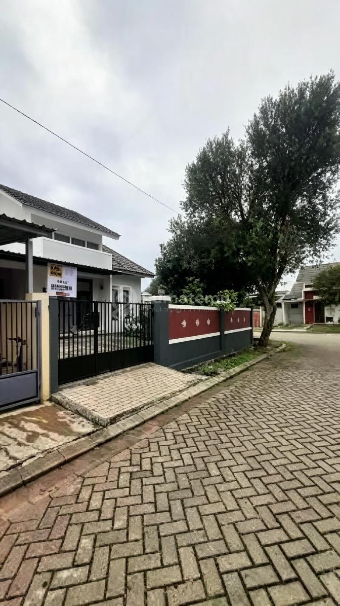 Dijual Rumah Renovasi Halaman Luas Hoek Citra Indah Jonggol Bogor