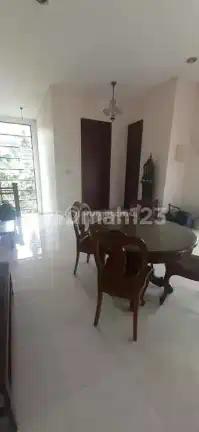 Rumah Hoek Design Menarik Cluster Premium Strategis
