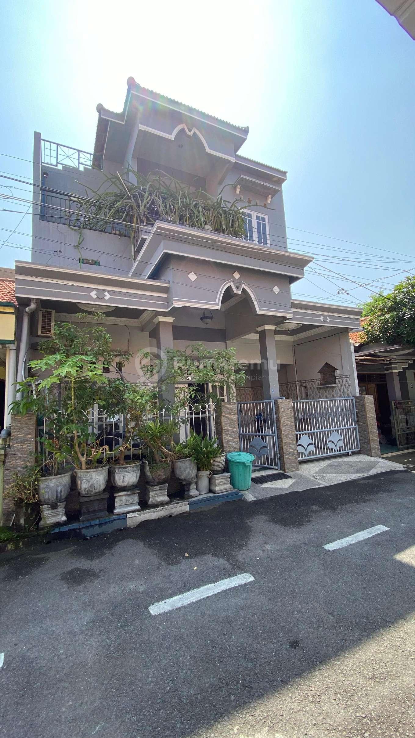 Dijual rumah mewah 4 lantai siap huni Lamongan kota 