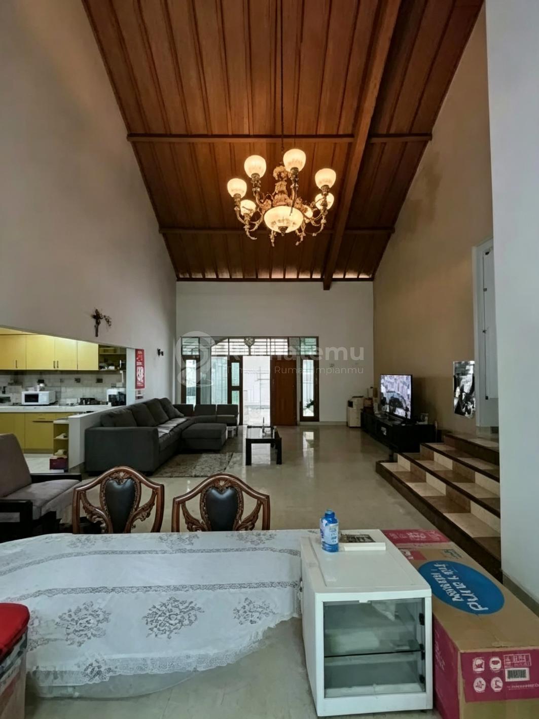 Rumah Secondary Posisi Hook di Pondok Kelapa