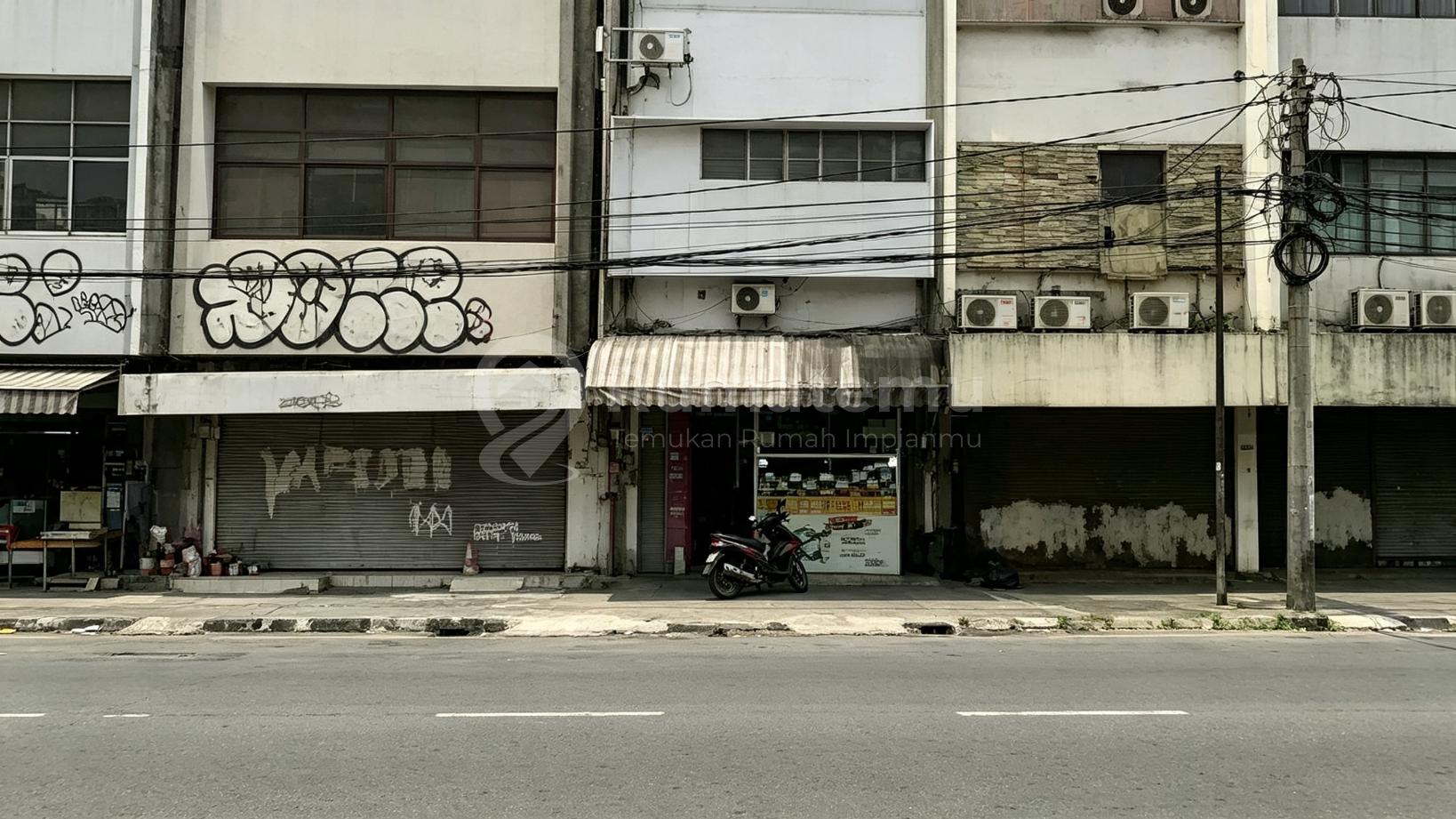 Di Jual Ruko 3,5 Lantai Aset Bank di Jl. Balikpapan Raya Petojo Utara, Gambir, Jakarta Pusat.