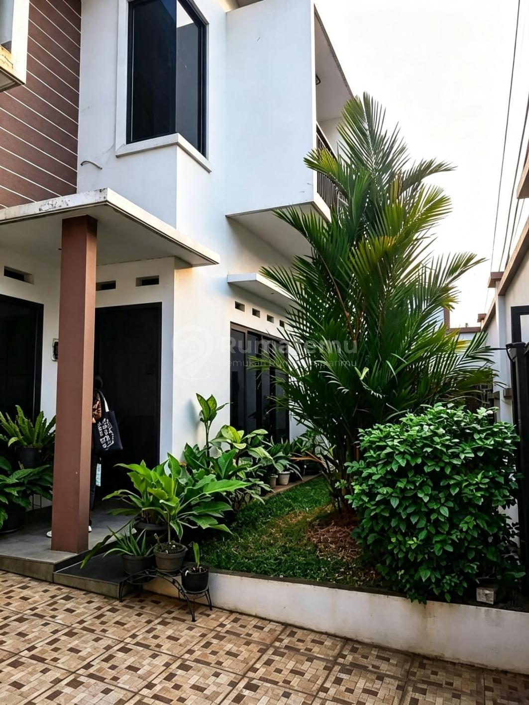 Dijual rumah cantik Akses jalan 2 mobil lebih di Cilangkap, Cipayung, Jakarta Timur