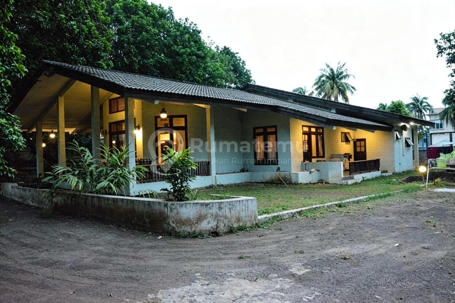 Jual rumah mewah di daerah Cipedak dekat dengan lapangan golf matoa, Jagakarsa, Jakarta Selatan