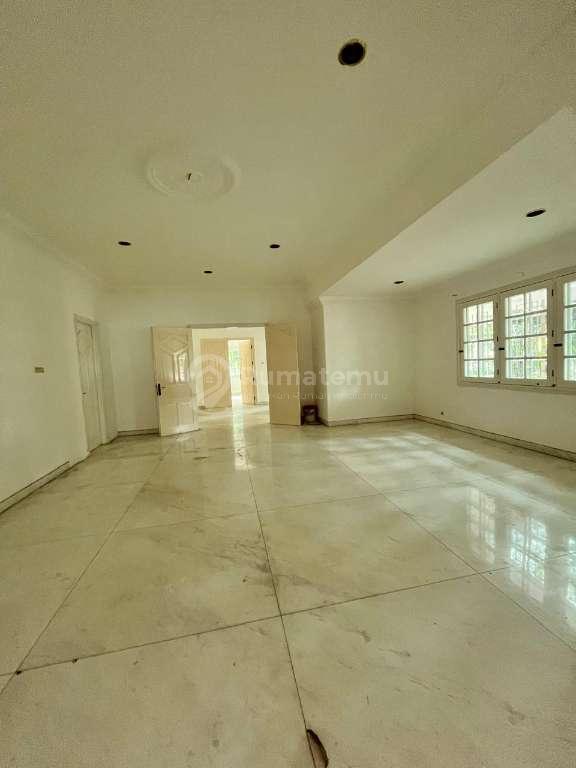 Disewakan rumah 2 lantai di Jl. Imam Bonjol, Menteng, Jakarta Pusat