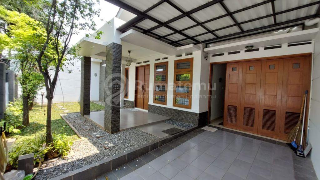 RUMAH DISEWAKAN 1,5 LANTAI DI KEBAYORAN BARU