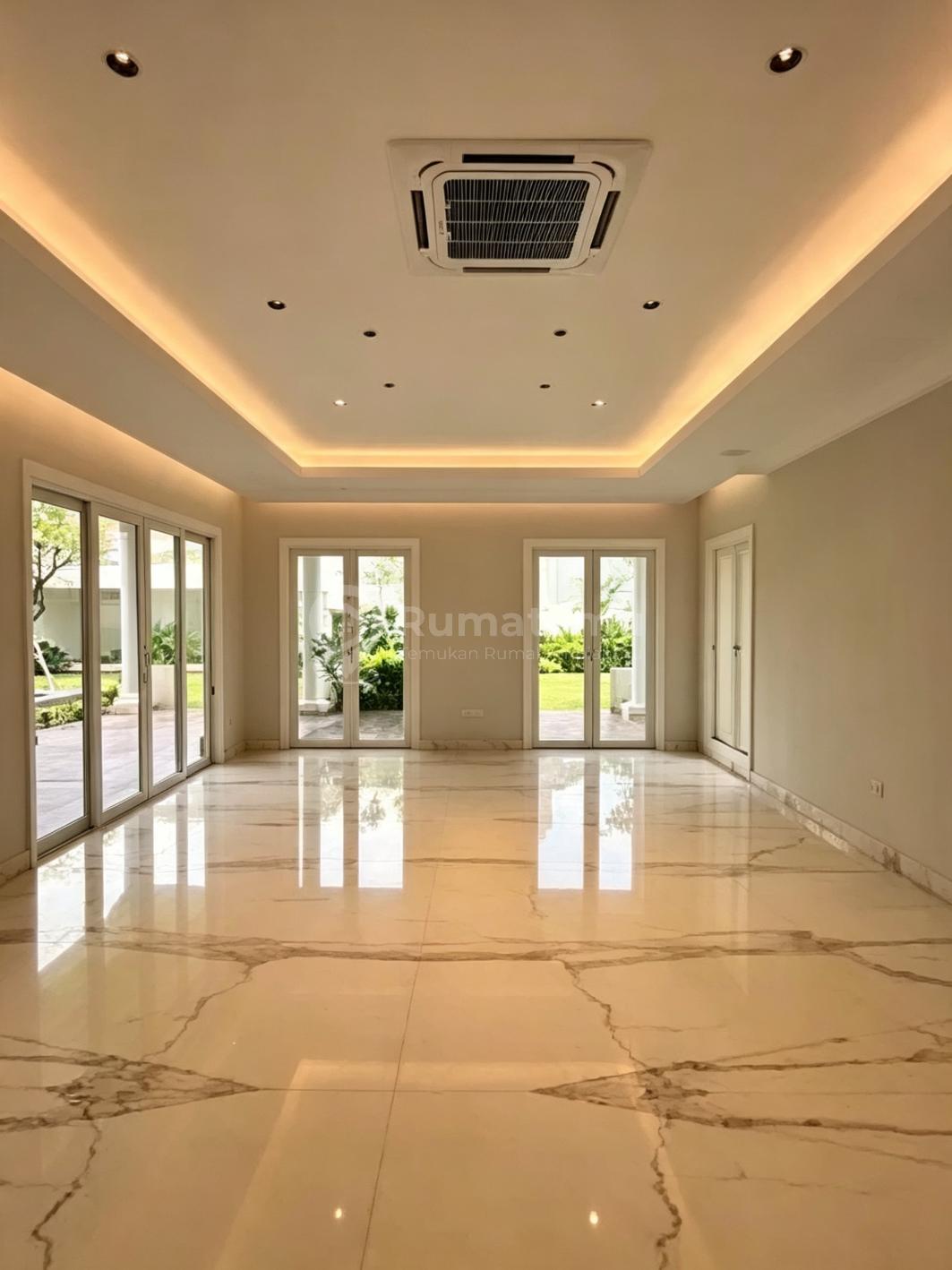 Tirtayasa- Senopati [RUMAH]: With Garden-Gazebo and Pool