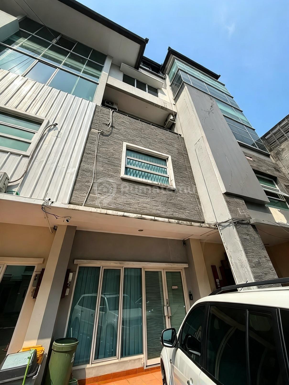 Dijual Ruang Usaha Lokasi Strategis Di Jakarta Selatan